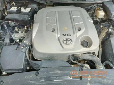 17年丰田皇冠中型车