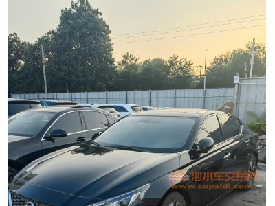 22年日产天籁中型车