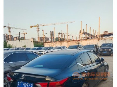 22年日产天籁中型车