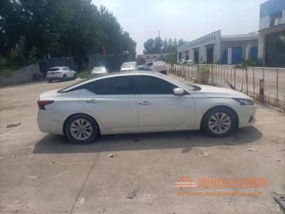 19年日产天籁中型车