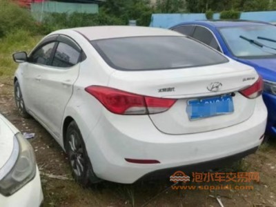 17年现代朗动中型车