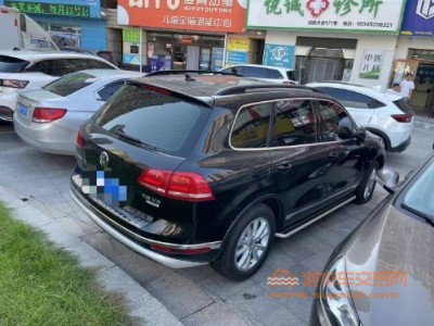 15年大众途锐中型车