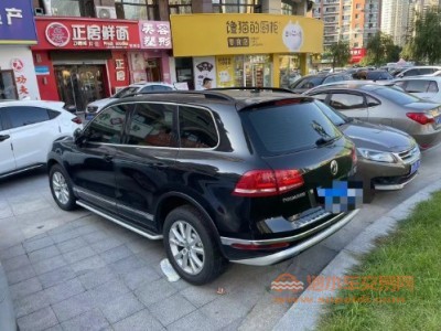 15年大众途锐中型车