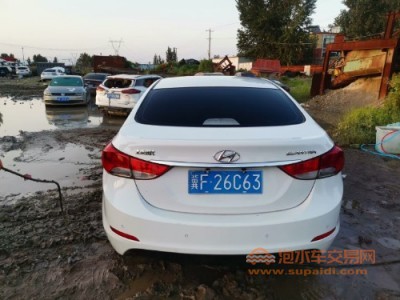 15年现代朗动中型车