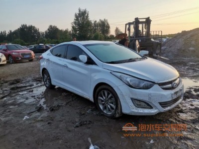 15年现代朗动中型车