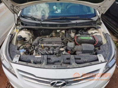 15年现代瑞纳中型车