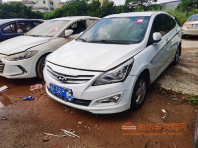 15年现代瑞纳中型车
