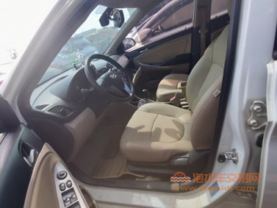 15年现代瑞纳中型车