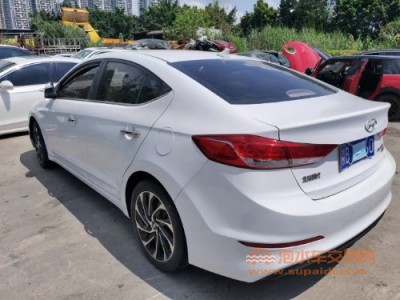 19年现代领动中型车