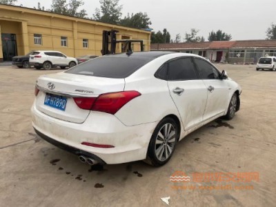 15年现代名图中型车