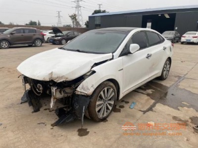 15年现代名图中型车