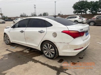 15年现代名图中型车