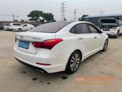 16年现代名图中型车