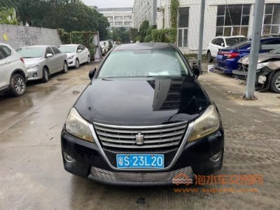 12年丰田皇冠中型车
