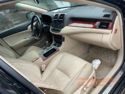 12年丰田皇冠中型车