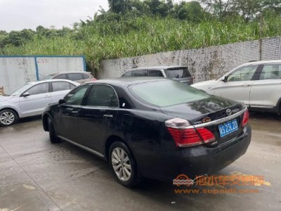 12年丰田皇冠中型车