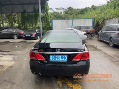 12年丰田皇冠中型车