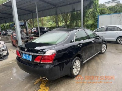 12年丰田皇冠中型车