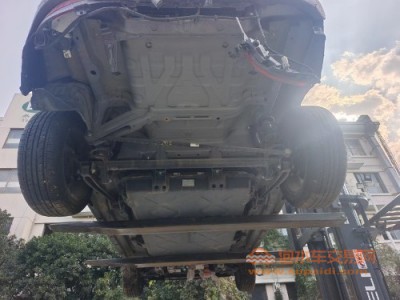 22年哪吒汽车V中型车