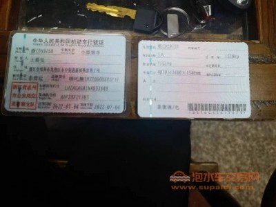 22年哪吒汽车V中型车