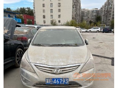 13年现代瑞纳中型车