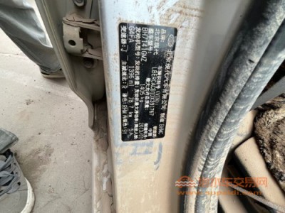13年现代瑞纳中型车