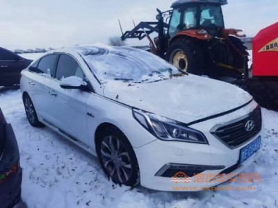 15年现代索纳塔中型车