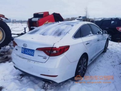 15年现代索纳塔中型车