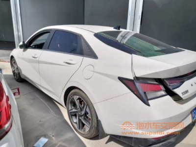 22年现代伊兰特中型车