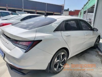 22年现代伊兰特中型车