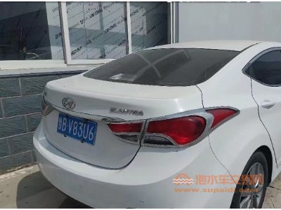 16年现代朗动中型车