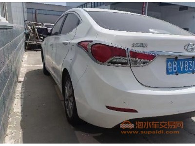16年现代朗动中型车