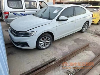 20年大众宝来中型车
