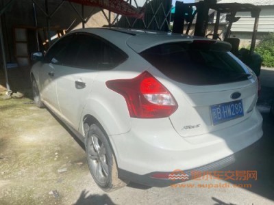 14年福特福克斯中型车