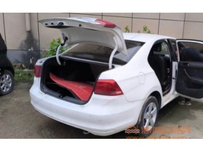 15年大众桑塔纳中型车