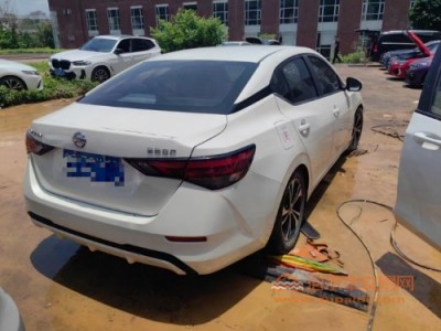 21年日产轩逸中型车