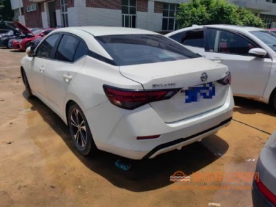 21年日产轩逸中型车