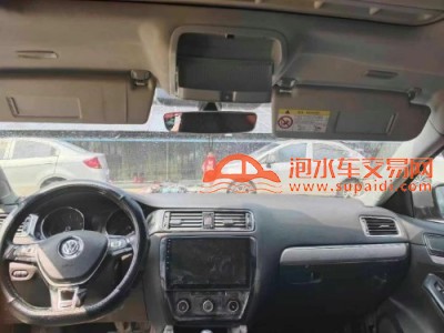 17年大众速腾小型车