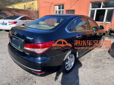 年日产轩逸中型车