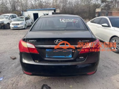 15年现代悦动中型车