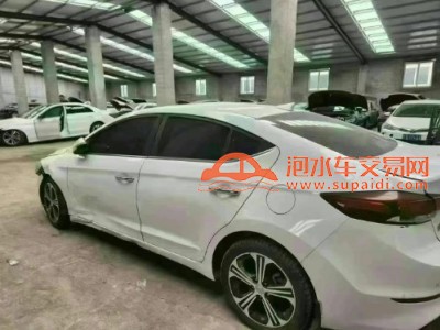 19年现代领动中型车