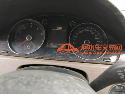 12年大众迈腾中型车