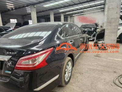15年日产天籁中型车