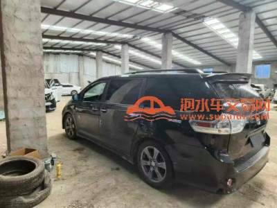 18年丰田塞纳中大型车