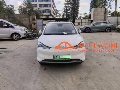 22年哪吒汽车V中型车