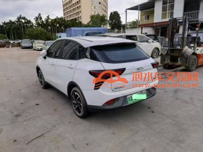 22年哪吒汽车V中型车
