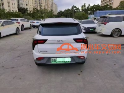 22年哪吒汽车V中型车