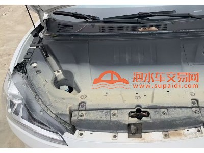 22年哪吒汽车V中型车