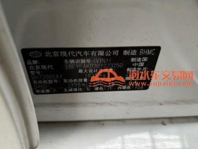 12年现代索纳塔中型车