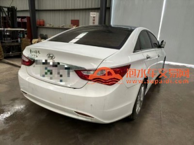 12年现代索纳塔中型车